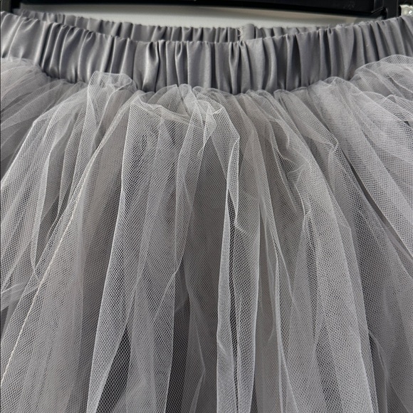 Elegant Gray Tulle Skirt - Picture 2 of 3